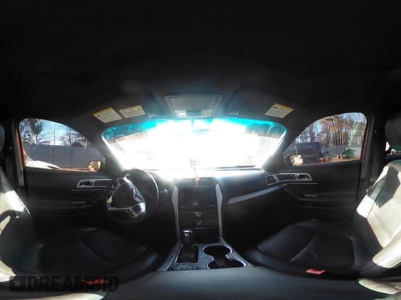 ✅ 2015 Ford Explorer XLT • VIN: 1FM5K8D86FGC44858 • Lot: 41471976. Wystawiony na IAAI z przebiegiem 130 192 mil. Bezpłatny archiwum sprzedaży aukcyjnych z USA i szczegółowy raport historii pojazdu na DreamBid. Zdjęcie 18.