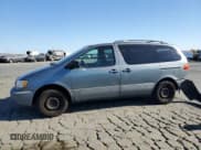 ✅ 2000 Toyota Sienna CE • VIN: 4T3ZF19C9YU222343 • Lot: 69520224. Listed on Copart with 524,710 mi. Free auction sales archive from the USA and detailed vehicle history report at DreamBid. Image 1.