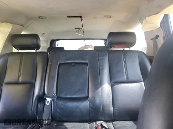 ✅ 2007 Chevrolet Suburban LT • VIN: 1GNFC16J97J299992 • Lot: 62642934. Wystawiony na Copart z przebiegiem 317 375 mil. Bezpłatny archiwum sprzedaży aukcyjnych z USA i szczegółowy raport historii pojazdu na DreamBid. Zdjęcie 10.