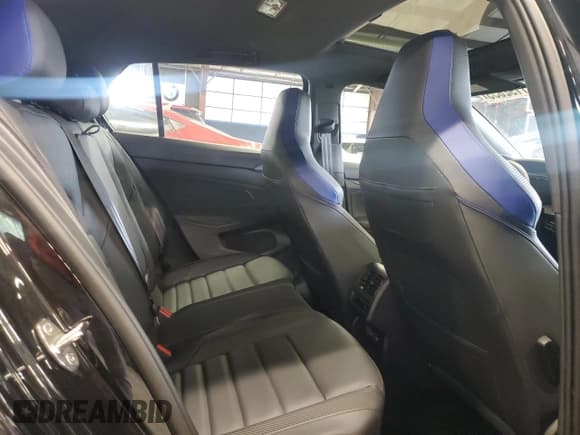 ✅ 2024 Volkswagen Golf R • VIN: WVWEB7CD1RW222483 • Lot: 61192855. Wystawiony na Copart z przebiegiem Nie podano. Bezpłatny archiwum sprzedaży aukcyjnych z USA i szczegółowy raport historii pojazdu na DreamBid. Zdjęcie 10.