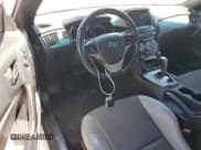 ✅ 2013 Hyundai Genesis Coupe 2.0T • VIN: KMHHT6KD8DU083460 • Lot: 57957635. Wystawiony na Copart z przebiegiem 166 354 mil. Bezpłatny archiwum sprzedaży aukcyjnych z USA i szczegółowy raport historii pojazdu na DreamBid. Zdjęcie 8.