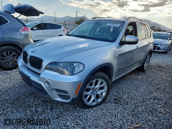 ✅ 2011 BMW X5 35i • VIN: 5UXZV4C53BL404658 • Lot: 81462445. Listed on Copart with 152,604 mi. Free auction sales archive from the USA and detailed vehicle history report at DreamBid. Image 1.