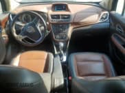 ✅ 2013 Buick Encore Premium • VIN: KL4CJHSB5DB175193 • Lot: 86616145. Wystawiony na Copart z przebiegiem 182 101 mil. Bezpłatny archiwum sprzedaży aukcyjnych z USA i szczegółowy raport historii pojazdu na DreamBid. Zdjęcie 8.