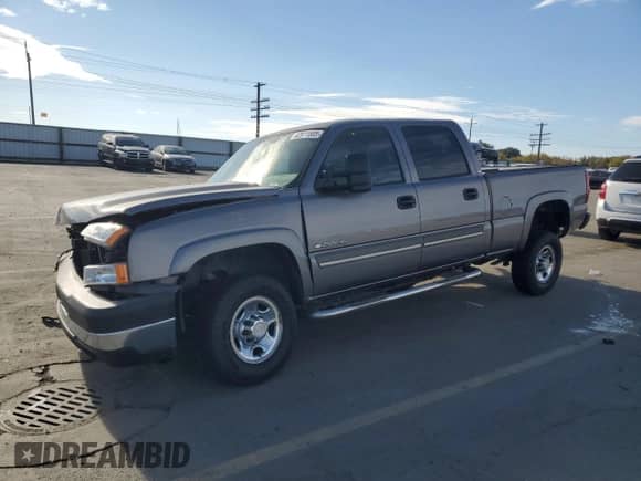 ✅ 2006 Chevrolet Silverado 2500HD LT2 • VIN: 1GCHC23G26F173975 • Lot: 82611505. Wystawiony na Copart z przebiegiem 139 492 mil. Bezpłatny archiwum sprzedaży aukcyjnych z USA i szczegółowy raport historii pojazdu na DreamBid. Zdjęcie 1.