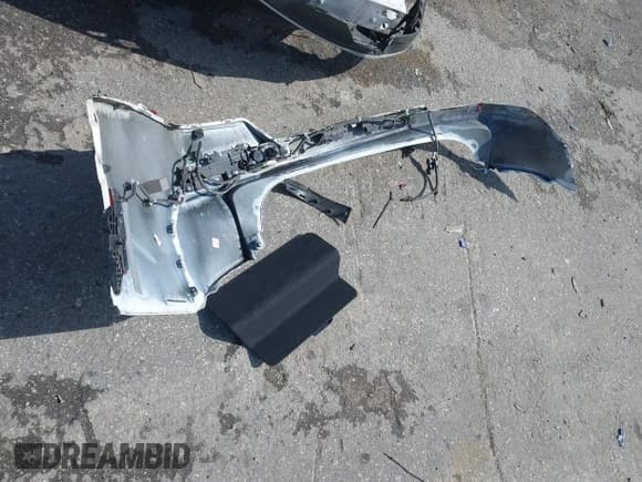 ✅ 2024 Toyota Crown XLE • VIN: JTDAAAAF4R3020760 • Lot: 42191441. Wystawiony na IAAI z przebiegiem 99 630 mil. Bezpłatny archiwum sprzedaży aukcyjnych z USA i szczegółowy raport historii pojazdu na DreamBid. Zdjęcie 12.