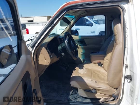 ✅ 2001 Ford Ranger XL • VIN: 1FTYR10U31PA74183 • Lot: 41974847. Wystawiony na IAAI z przebiegiem 232 801 mil. Bezpłatny archiwum sprzedaży aukcyjnych z USA i szczegółowy raport historii pojazdu na DreamBid. Zdjęcie 5.