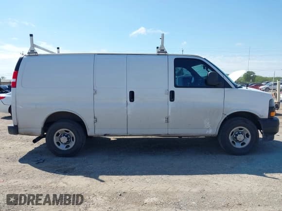 ✅ 2021 Chevrolet Express Cargo • VIN: 1GCWGAFP0M1180922 • Lot: 42341487. Listed on IAAI with 231,225 mi. Free auction sales archive from the USA and detailed vehicle history report at DreamBid. Image 13.