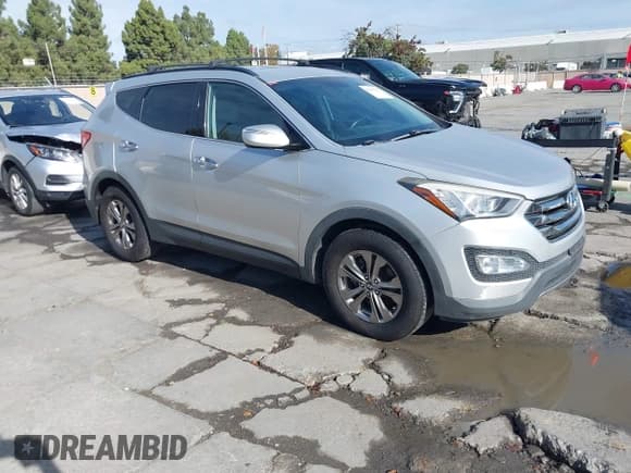 ✅ 2014 Hyundai Santa Fe • VIN: 5XYZU3LB7EG205102 • Lot: 43657537. Wystawiony na IAAI z przebiegiem 142 689 mil. Bezpłatny archiwum sprzedaży aukcyjnych z USA i szczegółowy raport historii pojazdu na DreamBid. Zdjęcie 1.
