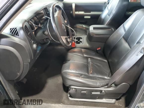 ✅ 2007 Chevrolet Silverado 2500HD 2LT • VIN: 1GCHK23677F540588 • Lot: 65809695. Wystawiony na Copart z przebiegiem 198 886 mil. Bezpłatny archiwum sprzedaży aukcyjnych z USA i szczegółowy raport historii pojazdu na DreamBid. Zdjęcie 7.