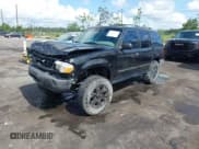 ✅ 2000 Ford Explorer XLS • VIN: 1FMZU62X7YUB23934 • Лот: 42765733. Опубликован ранее на IAAI с пробегом 228 899 миль. Бесплатный доступ к архиву аукционных продаж из США и подробный отчёт об истории автомобиля на DreamBid. Изображение 2.