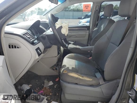 ✅ 2010 Volkswagen Routan S • VIN: 2V4RW4D16AR348382 • Lot: 67677854. Listed on Copart with 235,275 mi. Free auction sales archive from the USA and detailed vehicle history report at DreamBid. Image 7.