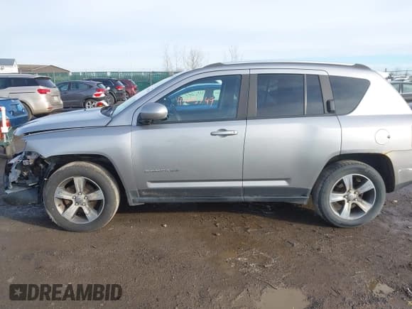 ✅ 2017 Jeep Compass High Altitude • VIN: 1C4NJDEB1HD171980 • Lot: 43665749. Wystawiony na IAAI z przebiegiem 111 542 mil. Bezpłatny archiwum sprzedaży aukcyjnych z USA i szczegółowy raport historii pojazdu na DreamBid. Zdjęcie 14.