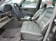 ✅ 1991 Mercedes-Benz 420 SEL • VIN: WDBCA35E4MA572753 • Лот: 58755485. Опубликован ранее на Copart с пробегом 179 449 миль. Бесплатный доступ к архиву аукционных продаж из США и подробный отчёт об истории автомобиля на DreamBid. Изображение 7.