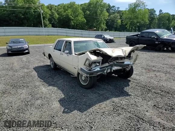 ✅ 1985 Oldsmobile Delta Royale • VIN: 1G3BN69Y8FY384593 • Lot: 62885694. Wystawiony na Copart z przebiegiem Nie podano. Bezpłatny archiwum sprzedaży aukcyjnych z USA i szczegółowy raport historii pojazdu na DreamBid. Zdjęcie 11.