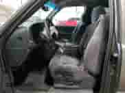 ✅ 2001 Chevrolet Silverado 1500 LS • VIN: 2GCEC19T611298530 • Lot: 67365554. Wystawiony na Copart z przebiegiem 144 277 mil mil. Skorzystaj z bezpłatnego archiwum sprzedaży aukcyjnych z USA i zobacz szczegółowy raport historii pojazdu na DreamBid. Zdjęcie 7.