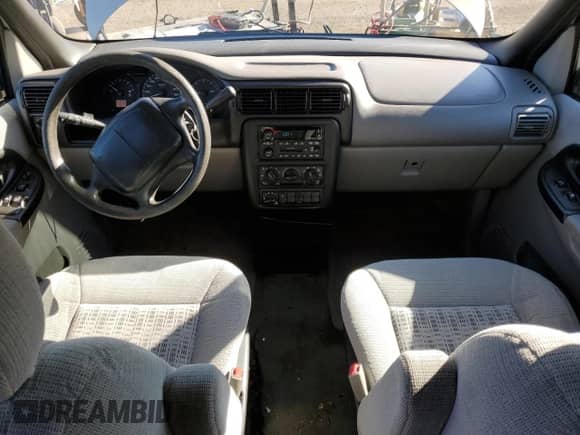 2001 Chevrolet Venture LS Y3G Mobility z VIN 1GNDX03E41D153437, wystawiony jako Copart lot #85565275 z przebiegiem 175 768 mil mil oraz Czysty tytuł • Clean title. Historia ofert i sprzedaży dostępna na DreamBid. Obrazek 8.