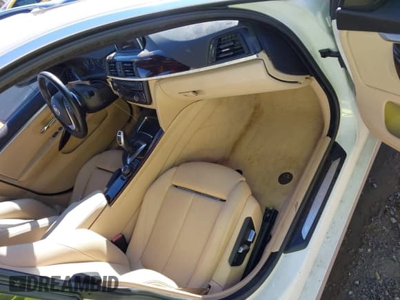 ✅ 2016 BMW 4 Series 428i • VIN: WBA4A9C58GGL89575 • Lot: 43537599. Wystawiony na IAAI z przebiegiem 162 452 mil. Bezpłatny archiwum sprzedaży aukcyjnych z USA i szczegółowy raport historii pojazdu na DreamBid. Zdjęcie 5.