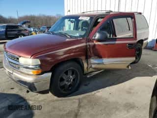 ✅ 2000 Chevrolet Suburban LT • VIN: 3GNEC16T0YG204106 • Лот: 82812134. Опубликован ранее на Copart с пробегом 211 674 миль. Бесплатный доступ к архиву аукционных продаж из США и подробный отчёт об истории автомобиля на DreamBid. Изображение 1.