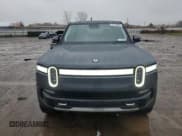 ✅ 2022 Rivian R1T Adventure • VIN: 7FCTGAAA9NN015865 • Lot: 82739835. Wystawiony na Copart z przebiegiem 42 890 mil. Bezpłatny archiwum sprzedaży aukcyjnych z USA i szczegółowy raport historii pojazdu na DreamBid. Zdjęcie 5.