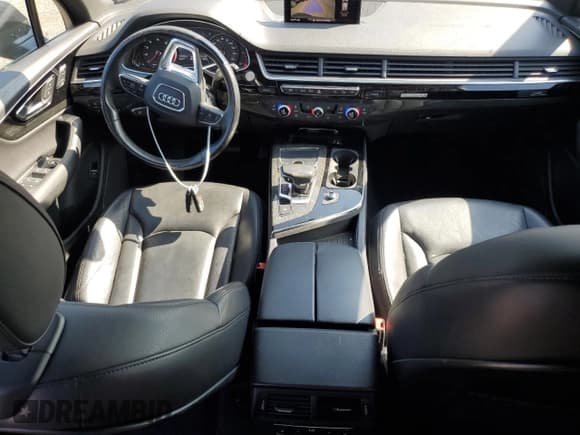 ✅ 2017 Audi Q7 Premium • VIN: WA1AHAF7XHD050149 • Lot: 63062355. Wystawiony na Copart z przebiegiem 116 755 mil. Bezpłatny archiwum sprzedaży aukcyjnych z USA i szczegółowy raport historii pojazdu na DreamBid. Zdjęcie 8.