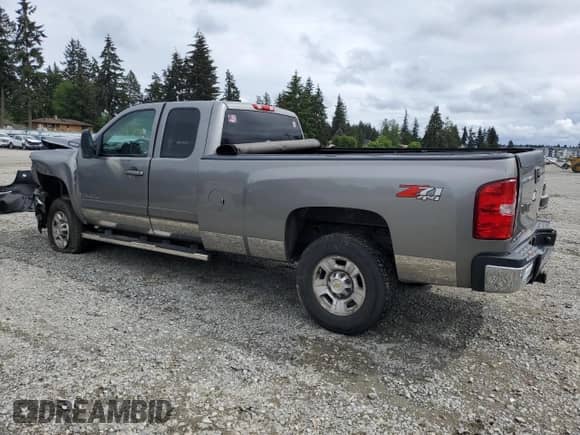 2007 Chevrolet Silverado 2500HD LTZ z VIN 1GCHK29617E602323, wystawiony jako Copart lot #57608705 z przebiegiem 194 719 mil mil oraz Szkoda całkowita • Salvage title. Historia ofert i sprzedaży dostępna na DreamBid. Obrazek 2.