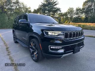 ✅ 2022 Jeep Wagoneer Series II • VIN: 1C4SJUBT7NS166631 • Лот: 70783185. Опубликован ранее на Copart с пробегом 137 017 миль. Бесплатный доступ к архиву аукционных продаж из США и подробный отчёт об истории автомобиля на DreamBid. Изображение 1.