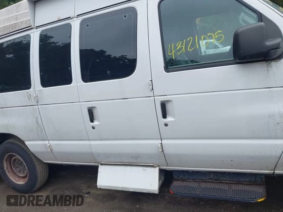 ✅ 2014 Ford Econoline Cargo Commercial • VIN: 1FTNS2EW0EDA98374 • Lot: 43121075. Wystawiony na IAAI z przebiegiem 159 540 mil. Bezpłatny archiwum sprzedaży aukcyjnych z USA i szczegółowy raport historii pojazdu na DreamBid. Zdjęcie 13.