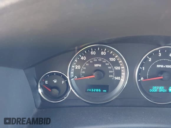 ✅ 2007 Jeep Commander Sport • VIN: 1J8HG48KX7C626507 • Лот: 42943485. Опубликован ранее на IAAI с пробегом 143 286 миль. Бесплатный доступ к архиву аукционных продаж из США и подробный отчёт об истории автомобиля на DreamBid. Изображение 15.