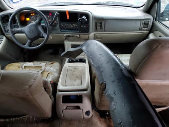 ✅ 2001 Chevrolet Suburban LS • VIN: 3GNEC16T31G203148 • Лот: 42713955. Опубликован ранее на Copart с пробегом 323 762 миль. Бесплатный доступ к архиву аукционных продаж из США и подробный отчёт об истории автомобиля на DreamBid. Изображение 8.