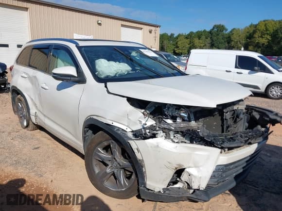 ✅ 2017 Toyota Highlander Limited • VIN: 5TDDZRFH8HS379573 • Lot: 43189544. Listed on IAAI with 142,707 mi. Free auction sales archive from the USA and detailed vehicle history report at DreamBid. Image 1.