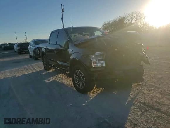 ✅ 2017 Ford F-150 XLT • VIN: 1FTEW1CF2HKC33811 • Лот: 92847695. Опубликован ранее на Copart с пробегом Не указан. Бесплатный доступ к архиву аукционных продаж из США и подробный отчёт об истории автомобиля на DreamBid. Изображение 13.