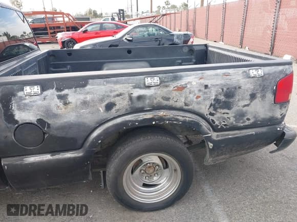 ✅ 2000 Chevrolet S-10 LS • VIN: 1GCCS19W2Y8170281 • Лот: 41687414. Опубликован ранее на IAAI с пробегом 186 332 миль. Бесплатный доступ к архиву аукционных продаж из США и подробный отчёт об истории автомобиля на DreamBid. Изображение 13.