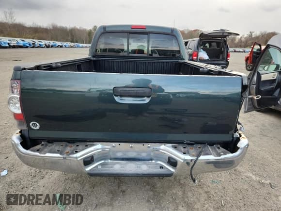 ✅ 2011 Toyota Tacoma • VIN: 5TFNX4CN6BX006251 • Lot: 90746405. Listed on Copart with 181,935 mi. Free auction sales archive from the USA and detailed vehicle history report at DreamBid. Image 6.