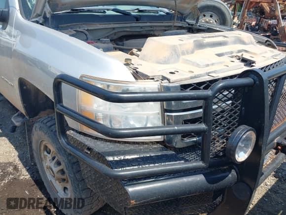 ✅ 2011 Chevrolet Silverado 2500HD • VIN: 1GB2KVCG0BZ409840 • Lot: 42557164. Wystawiony na IAAI z przebiegiem Nie podano. Bezpłatny archiwum sprzedaży aukcyjnych z USA i szczegółowy raport historii pojazdu na DreamBid. Zdjęcie 6.