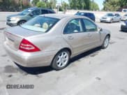 ✅ 2002 Mercedes-Benz C 230/260/280/320 • VIN: WDBRF61J62E006535 • Lot: 42662086. Wystawiony na IAAI z przebiegiem 166 139 mil. Bezpłatny archiwum sprzedaży aukcyjnych z USA i szczegółowy raport historii pojazdu na DreamBid. Zdjęcie 6.