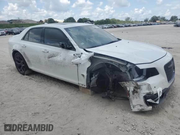 ✅ 2022 Chrysler 300 S • VIN: 2C3CCABT5NH249483 • Lot: 58045095. Wystawiony na Copart z przebiegiem 47 425 mil. Bezpłatny archiwum sprzedaży aukcyjnych z USA i szczegółowy raport historii pojazdu na DreamBid. Zdjęcie 4.