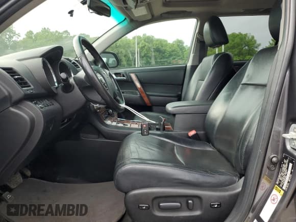 ✅ 2013 Toyota Highlander Limited • VIN: 5TDDK3EH3DS248533 • Lot: 61144445. Listed on Copart with 90,230 mi. Free auction sales archive from the USA and detailed vehicle history report at DreamBid. Image 7.