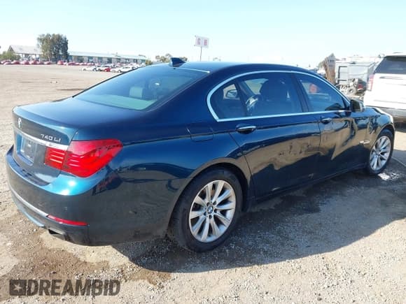 ✅ 2013 BMW 7 Series 740Li • VIN: WBAYE4C53DD137108 • Lot: 43849392. Wystawiony na IAAI z przebiegiem 138 474 mil. Bezpłatny archiwum sprzedaży aukcyjnych z USA i szczegółowy raport historii pojazdu na DreamBid. Zdjęcie 4.