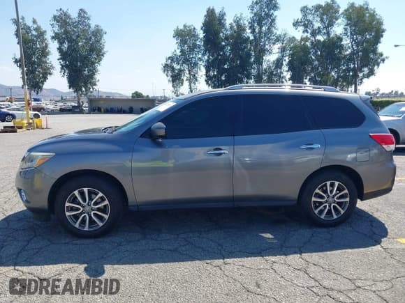 ✅ 2015 Nissan Pathfinder SV • VIN: 5N1AR2MN5FC672294 • Lot: 43225152. Wystawiony na IAAI z przebiegiem 144 846 mil. Bezpłatny archiwum sprzedaży aukcyjnych z USA i szczegółowy raport historii pojazdu na DreamBid. Zdjęcie 14.