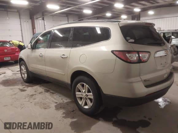 ✅ 2014 Chevrolet Traverse LT • VIN: 1GNKRGKD8EJ323079 • Lot: 43639543. Wystawiony na IAAI z przebiegiem 128 966 mil. Bezpłatny archiwum sprzedaży aukcyjnych z USA i szczegółowy raport historii pojazdu na DreamBid. Zdjęcie 3.