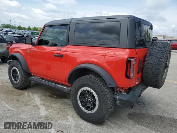 ✅ 2021 Ford Bronco • VIN: 1FMDE5CP7MLB07037 • Lot: 54140385. Wystawiony na Copart z przebiegiem 56 403 mil. Bezpłatny archiwum sprzedaży aukcyjnych z USA i szczegółowy raport historii pojazdu na DreamBid. Zdjęcie 2.