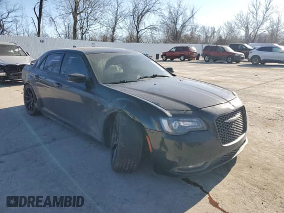 ✅ 2016 Chrysler 300 S • VIN: 2C3CCABT7GH287266 • Lot: 42854765. Listed on Copart with 107,540 mi. Free auction sales archive from the USA and detailed vehicle history report at DreamBid. Image 4.