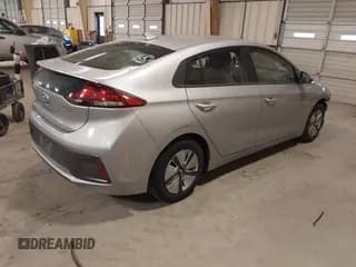 ✅ 2020 Hyundai Ioniq Blue • VIN: KMHC65LC4LU213542 • Lot: 41361881. Wystawiony na IAAI z przebiegiem 120 250 mil. Bezpłatny archiwum sprzedaży aukcyjnych z USA i szczegółowy raport historii pojazdu na DreamBid. Zdjęcie 4.