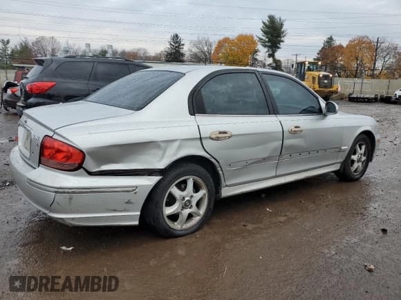 ✅ 2005 Hyundai Sonata GLS • VIN: KMHWF35H45A165863 • Лот: 82361594. Опубликован ранее на Copart с пробегом 75 162 миль. Бесплатный доступ к архиву аукционных продаж из США и подробный отчёт об истории автомобиля на DreamBid. Изображение 3.