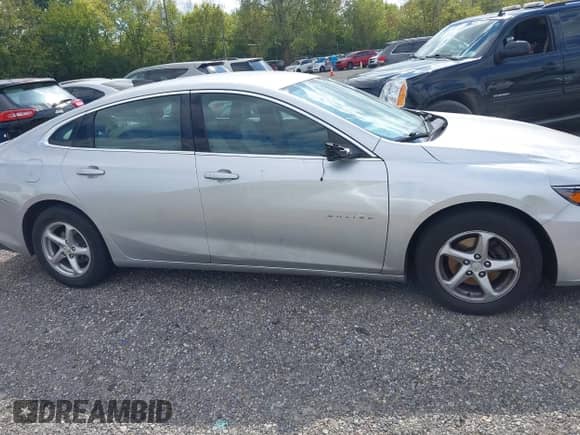 2016 Chevrolet Malibu LS z VIN 1G1ZB5ST1GF311152, wystawiony jako IAAI lot #43415218 z przebiegiem 142 771 mil mil oraz . Historia ofert i sprzedaży dostępna na DreamBid. Obrazek 13.