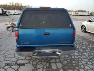 2000 Chevrolet S-10 LS z VIN 1GCCS14W0Y8104318, wystawiony jako Copart lot #77275974 z przebiegiem 159 273 mil mil oraz Czysty tytuł • Clean title. Historia ofert i sprzedaży dostępna na DreamBid. Obrazek 6.