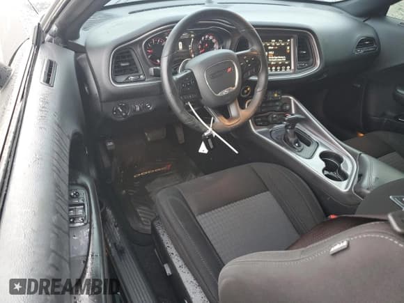 ✅ 2020 Dodge Challenger SXT • VIN: 2C3CDZAG0LH151233 • Lot: 81384355. Wystawiony na Copart z przebiegiem 84 763 mil. Bezpłatny archiwum sprzedaży aukcyjnych z USA i szczegółowy raport historii pojazdu na DreamBid. Zdjęcie 8.