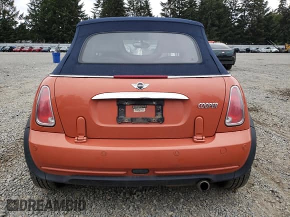 ✅ 2005 MINI Convertible • VIN: WMWRF33595TF63522 • Lot: 72579384. Wystawiony na Copart z przebiegiem 112 219 mil. Bezpłatny archiwum sprzedaży aukcyjnych z USA i szczegółowy raport historii pojazdu na DreamBid. Zdjęcie 6.