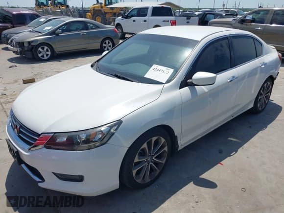 ✅ 2015 Honda Accord Sport • VIN: 1HGCR2F5XFA166404 • Lot: 42447152. Wystawiony na IAAI z przebiegiem 116 727 mil. Bezpłatny archiwum sprzedaży aukcyjnych z USA i szczegółowy raport historii pojazdu na DreamBid. Zdjęcie 18.