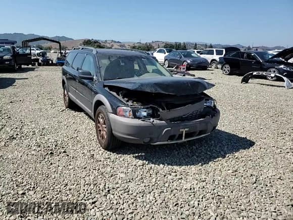 ✅ 2004 Volvo V70 XC Cross Country • VIN: YV1SZ59H541168683 • Lot: 81886095. Listed on Copart with 264,996 mi. Free auction sales archive from the USA and detailed vehicle history report at DreamBid. Image 13.